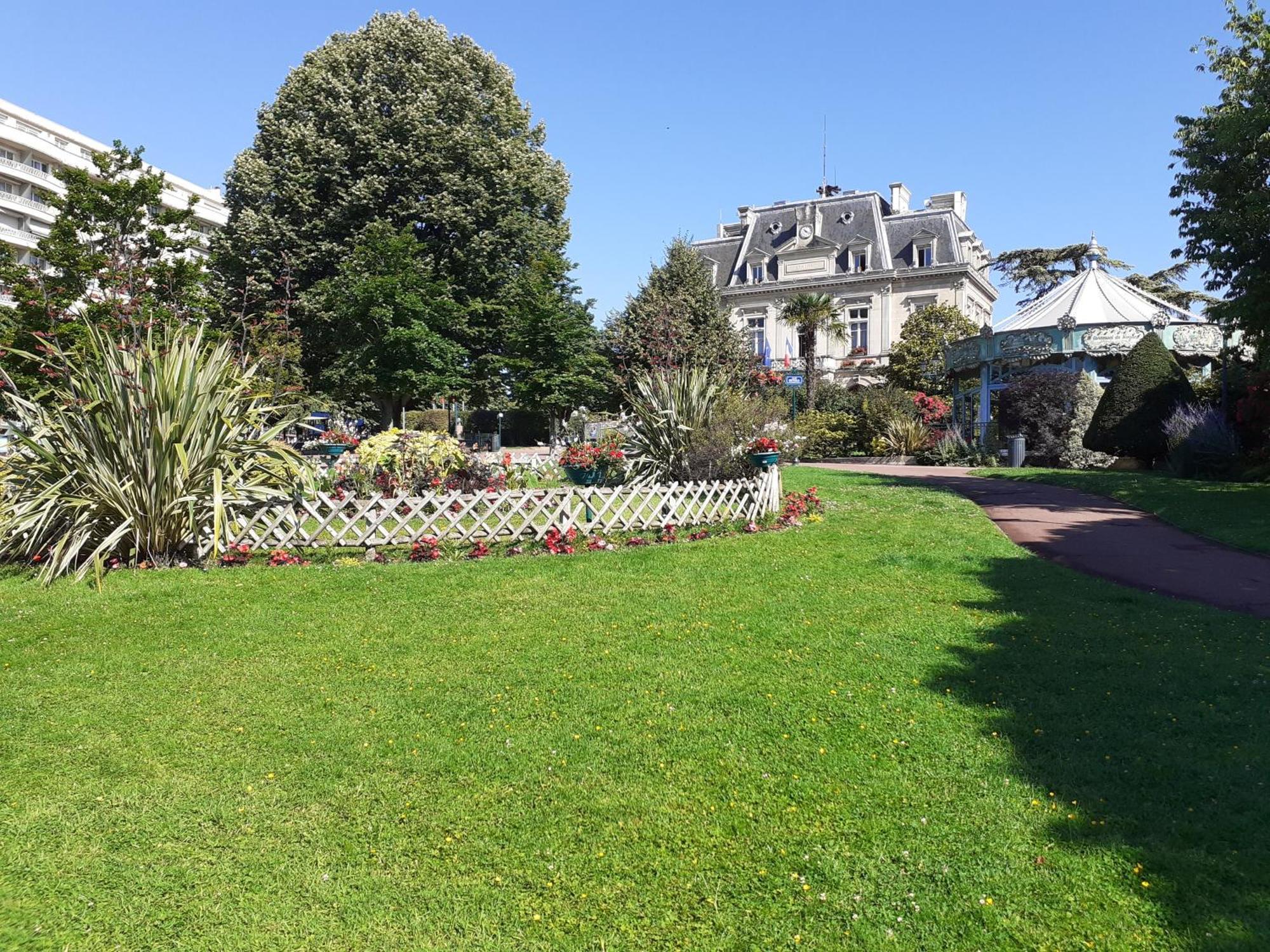 Maison Individuelle Avec Terrasse Nogent Sur Marne Luaran gambar